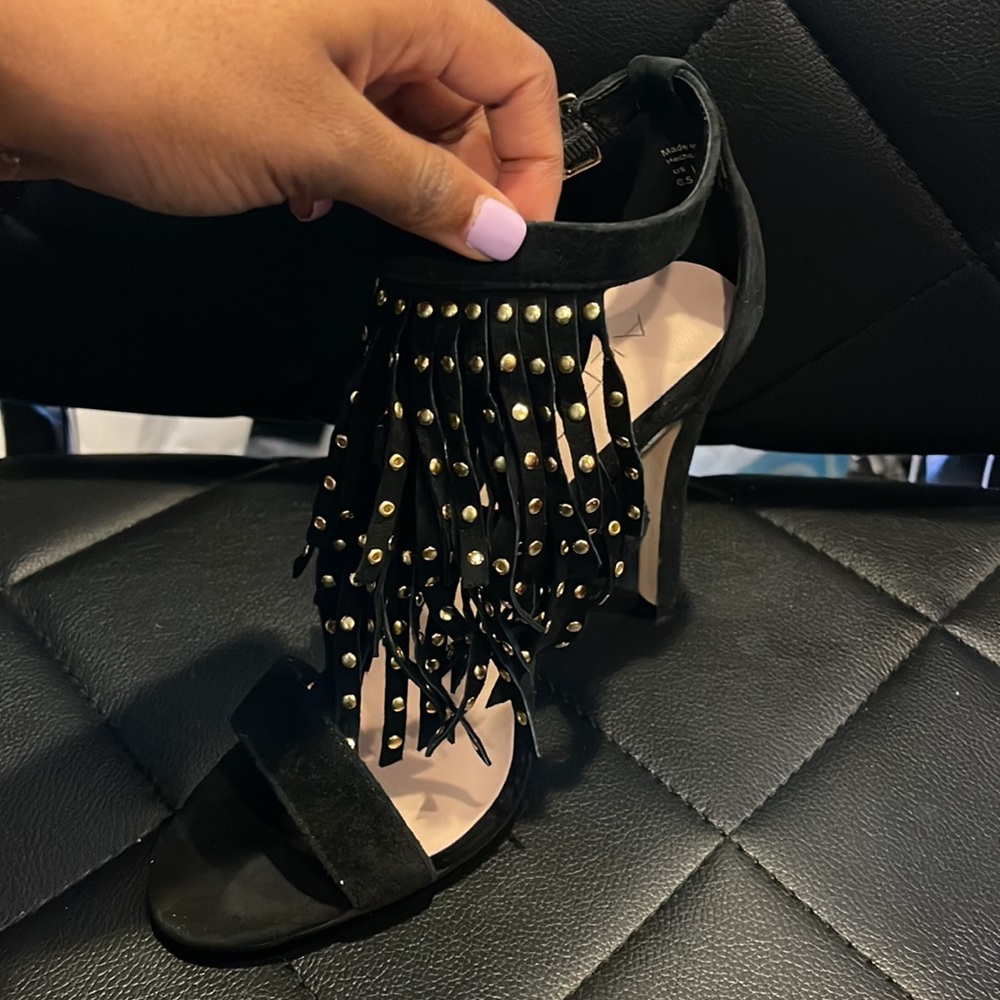 Tasseled sandals - Picture 2 of 3